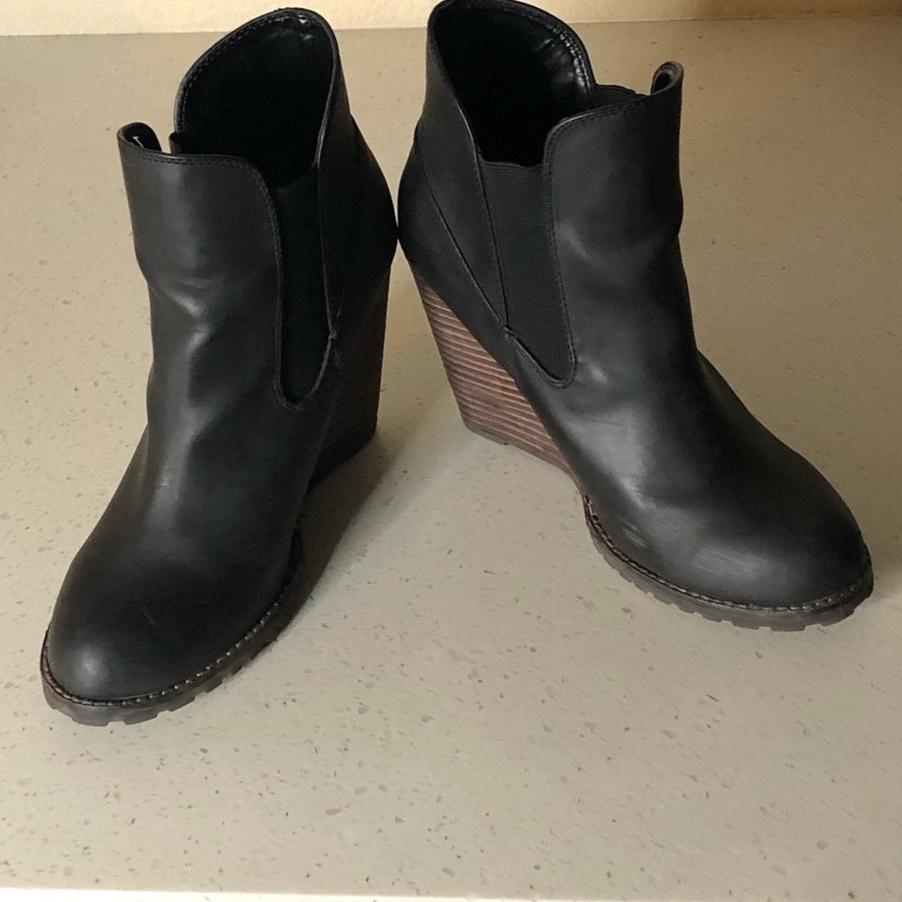 Boots - Picture 4 of 5